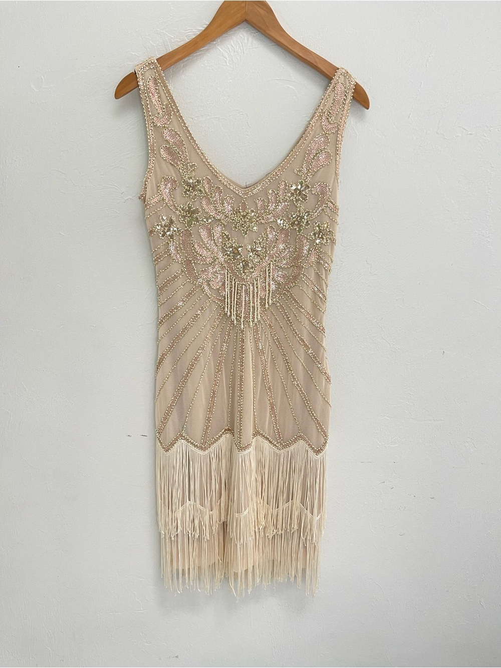 Woman’s flapper dress 1920s V neck beaded cream in a size M